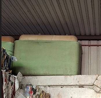 Accessori per altri veicoli: GRATIS 2x Polyester-Tanks zu verschenken ca. je 4000 Liter – Usato da Schöfflisdorf venduto da locobennito