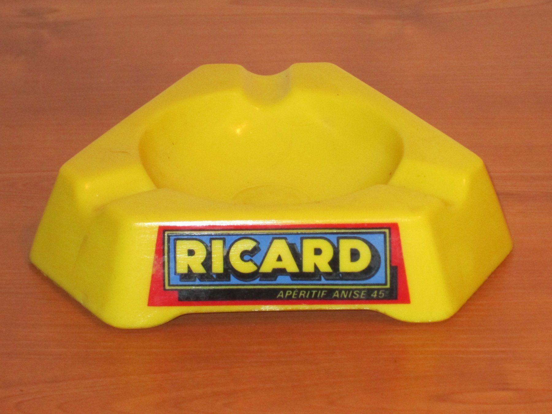 Cendriers: Ancien cendrier publicitaire Apéritif Ricard – D'occasion à Bonfol par zagato43e