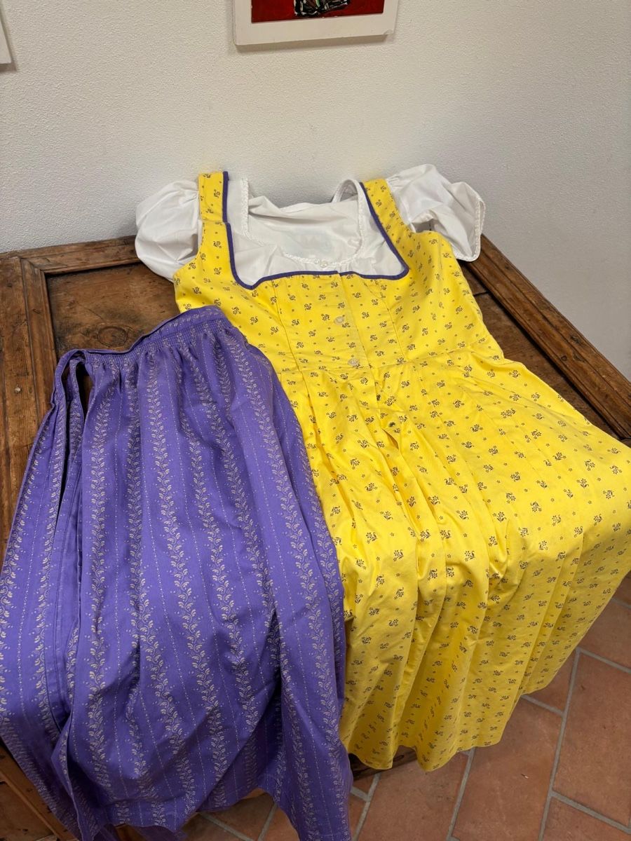 Vestiti: Dirndl aus Österreich Marke Wenger – Usato da Davos Frauenkirch venduto da p.lugnan 3