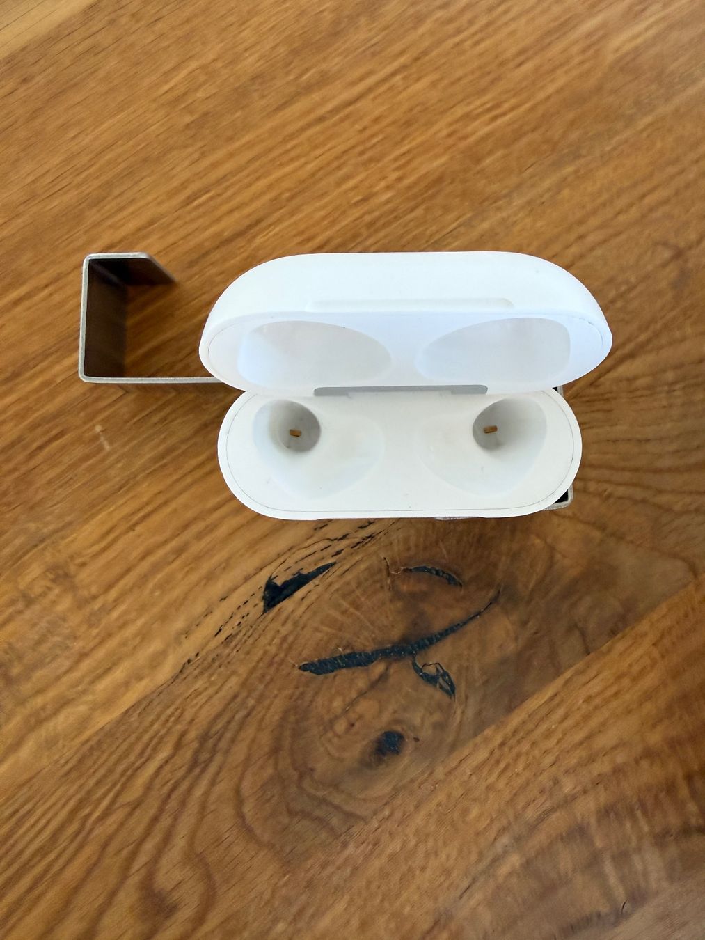 Apple Cuffie: APPLE AirPods 3 Charging Case – Usato da Lausanne venduto da Nine1982 1