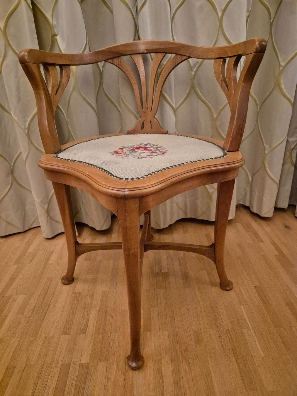 Sedie: Antiker Stuhl im Biedermeier Styl – Usato da Zug venduto da Peterhans01