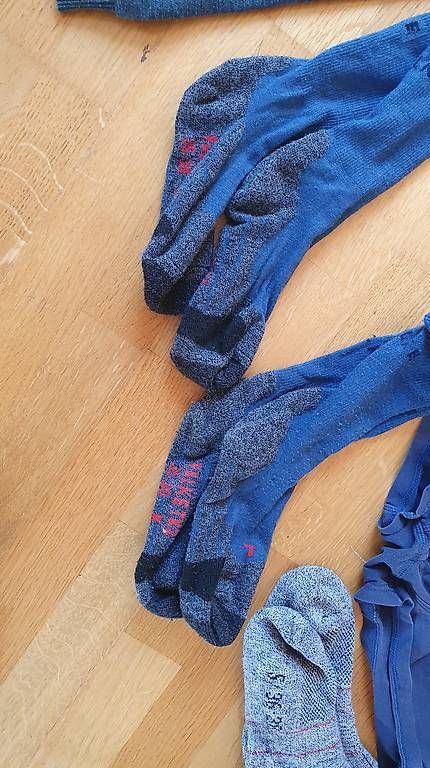 Lotti & Set di vestiti: Kleiderpaket Jungs mit Wandersocken – Usato da Niederwangen b. Bern venduto da thurncaro 1