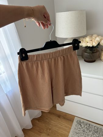 Beige Lightweight Summer Shorts NP: 35.-