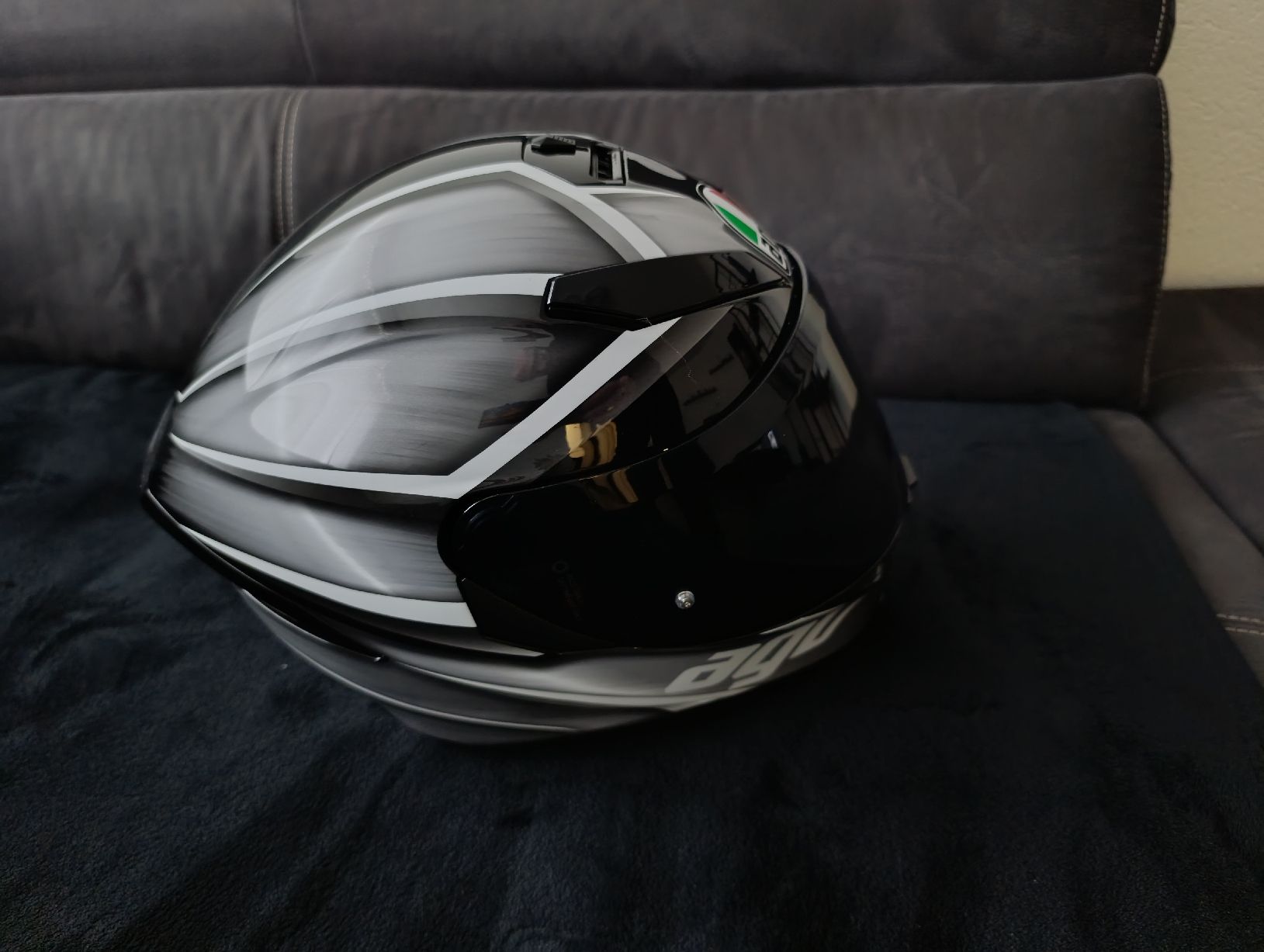 AGV Casques & visières: Neuwertiger AGV Motorrad Helm – Neuf (Voir description) à Stäfa par Phenomenom