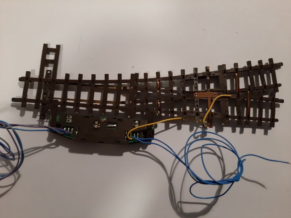 Bemo Modelleisenbahnen: Bemo H0m 4206 000 elektrische Weiche rechts 12° – Gebraucht aus Thun von Schwarzsee48 1