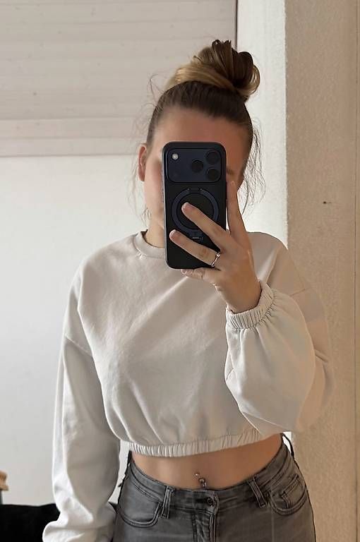Maglioni & Felpe: Kurzes weisses Sweatshirt – Usato da Affeltrangen venduto da janaleiin