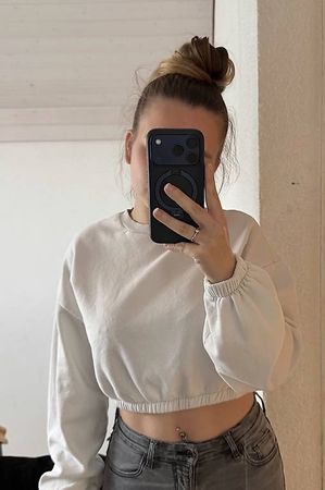 Kurzes weisses Sweatshirt