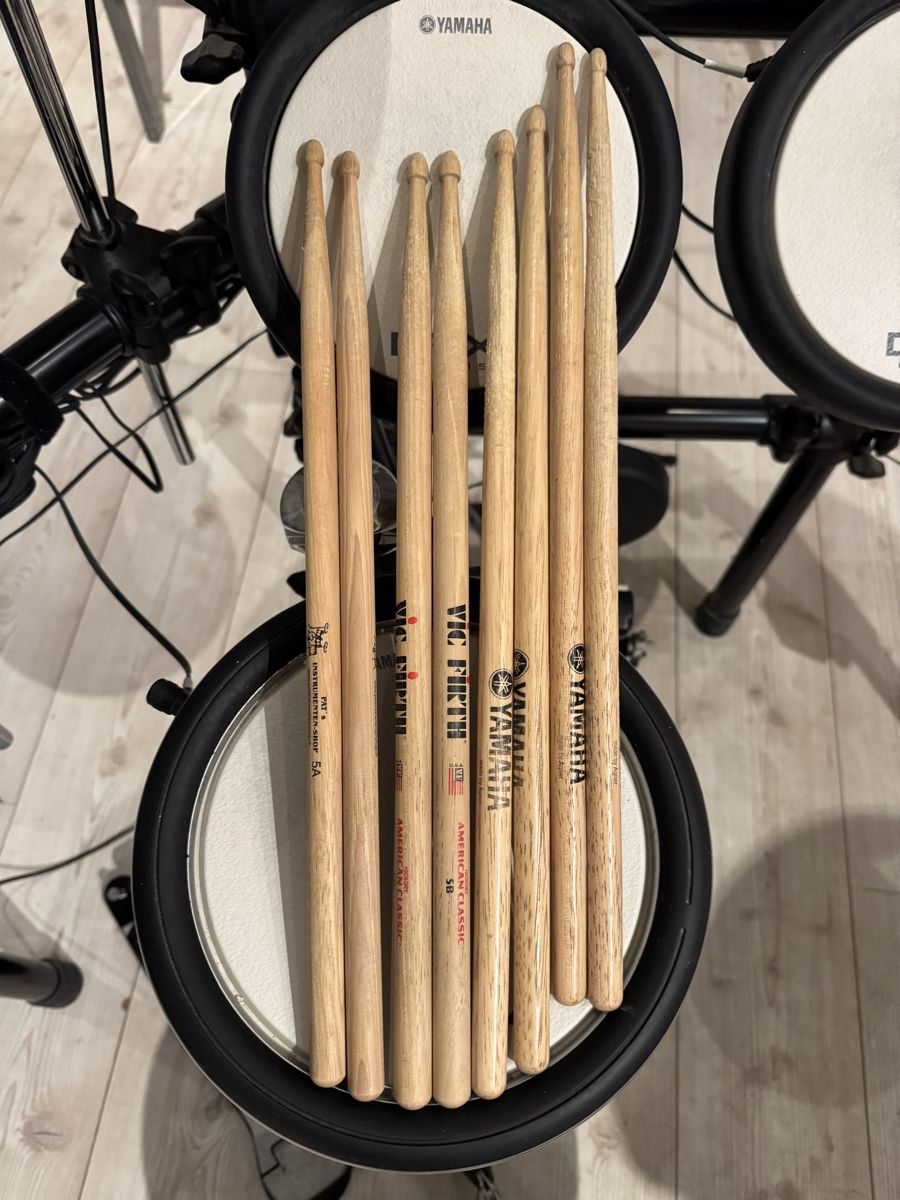 Yamaha Strumenti musicali: Yamaha E-Drum DTX540K inkl. Hocker, Notenständer, 8x Sticks – Usato da Koppigen venduto da BPMin 1