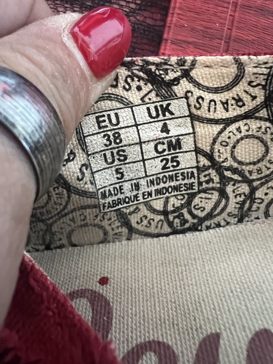 Levi's Damenschuhe: Levi's - Ballerines rouges - Taille 38 – Gebraucht aus Chézard-St-Martin von Cheyenne_75 4