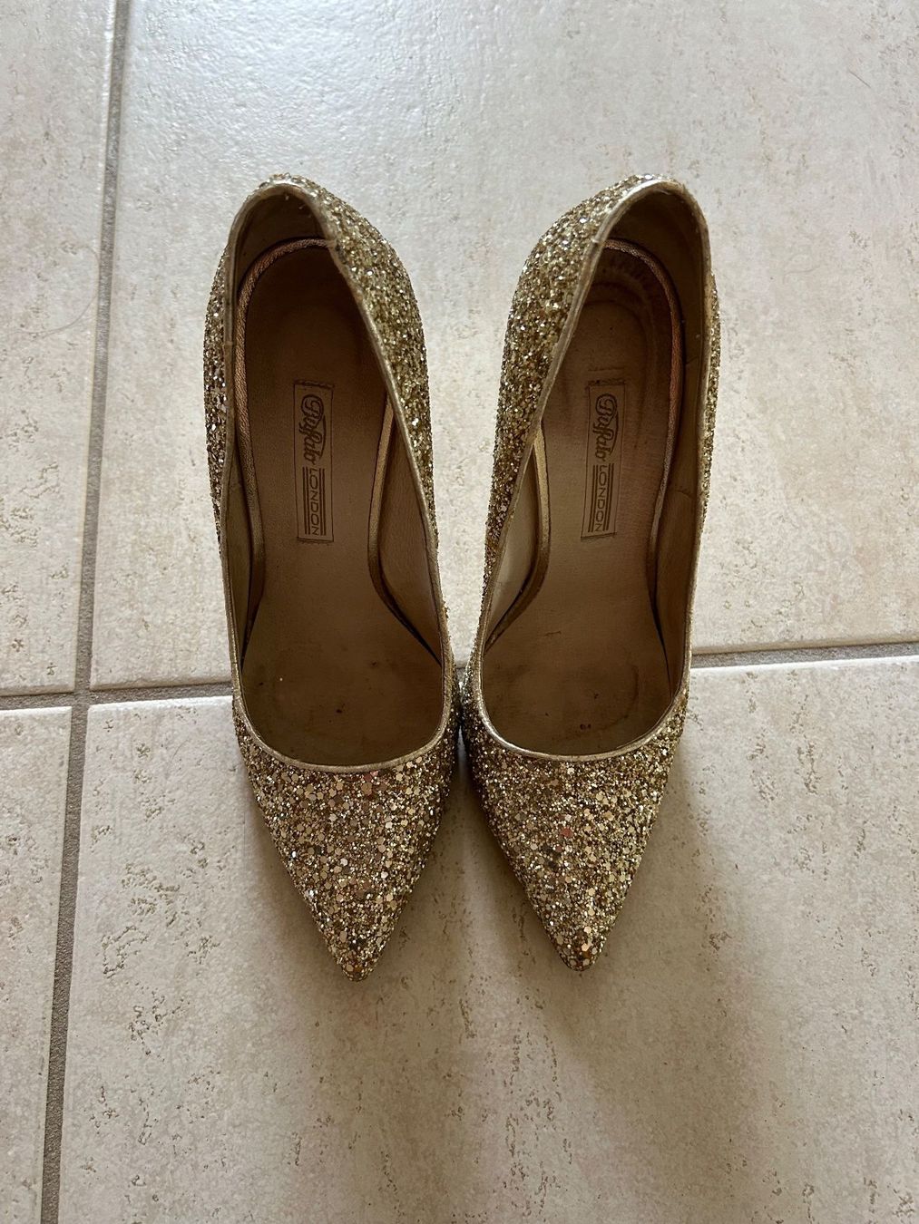 Buffalo Scarpe da donna: Goldene Schuhe High Heels – Usato da Saland venduto da ele_vc96