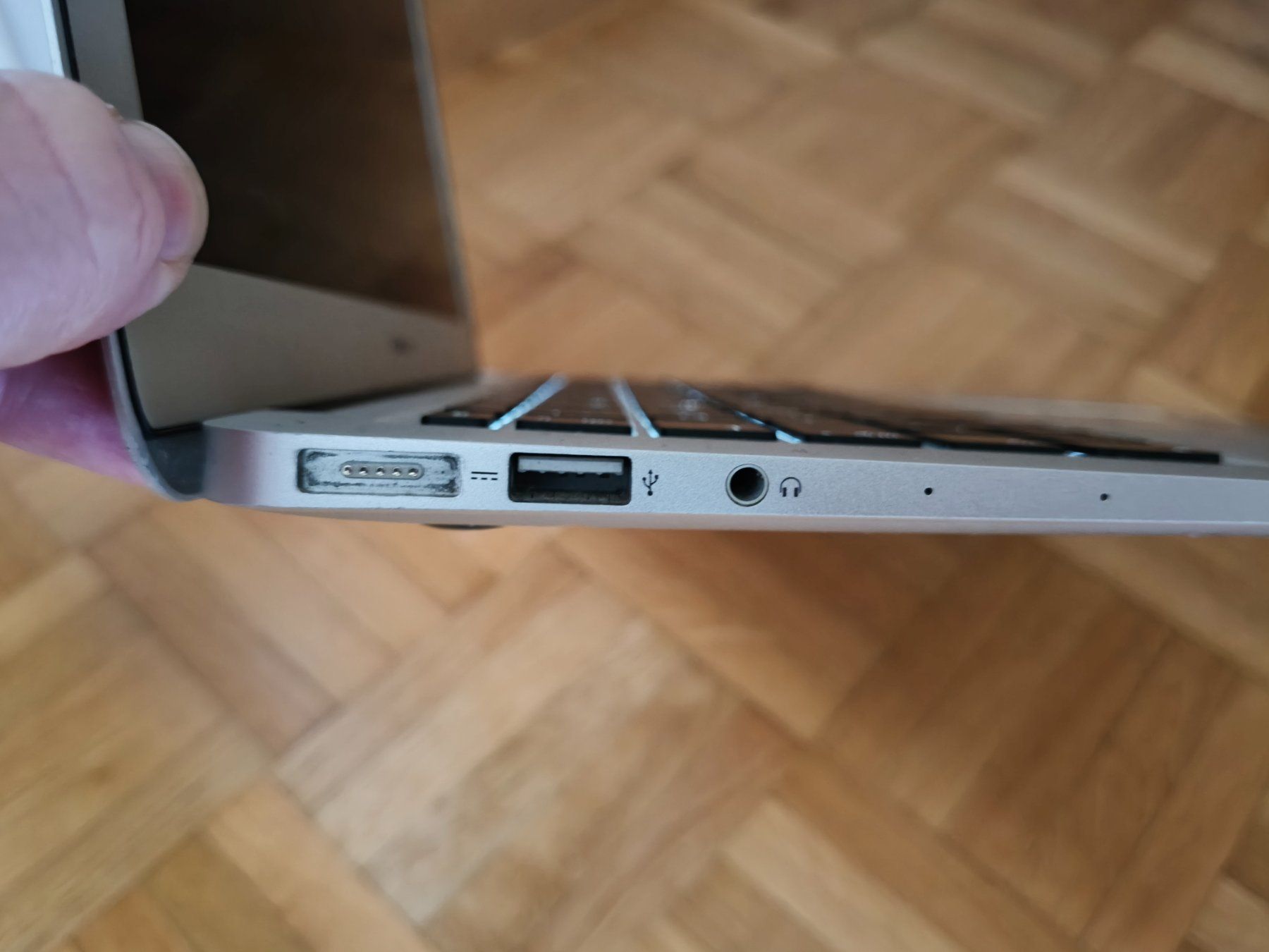 Apple Notebook: MacBook Air 13" Intel Core i5 - SSD 256GB - RAM 8GB – Usato da Martigny venduto da Yaski 5