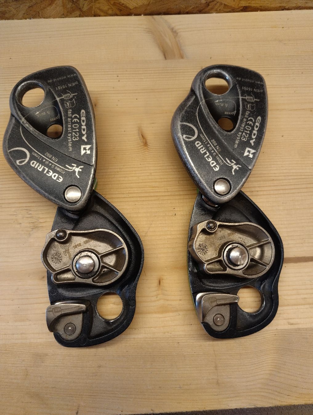 Attrezzatura da arrampicata: EDELRID Eddy 2 Stück Klettersteigbremse gebraucht – Usato da Buchackern venduto da flubua 2