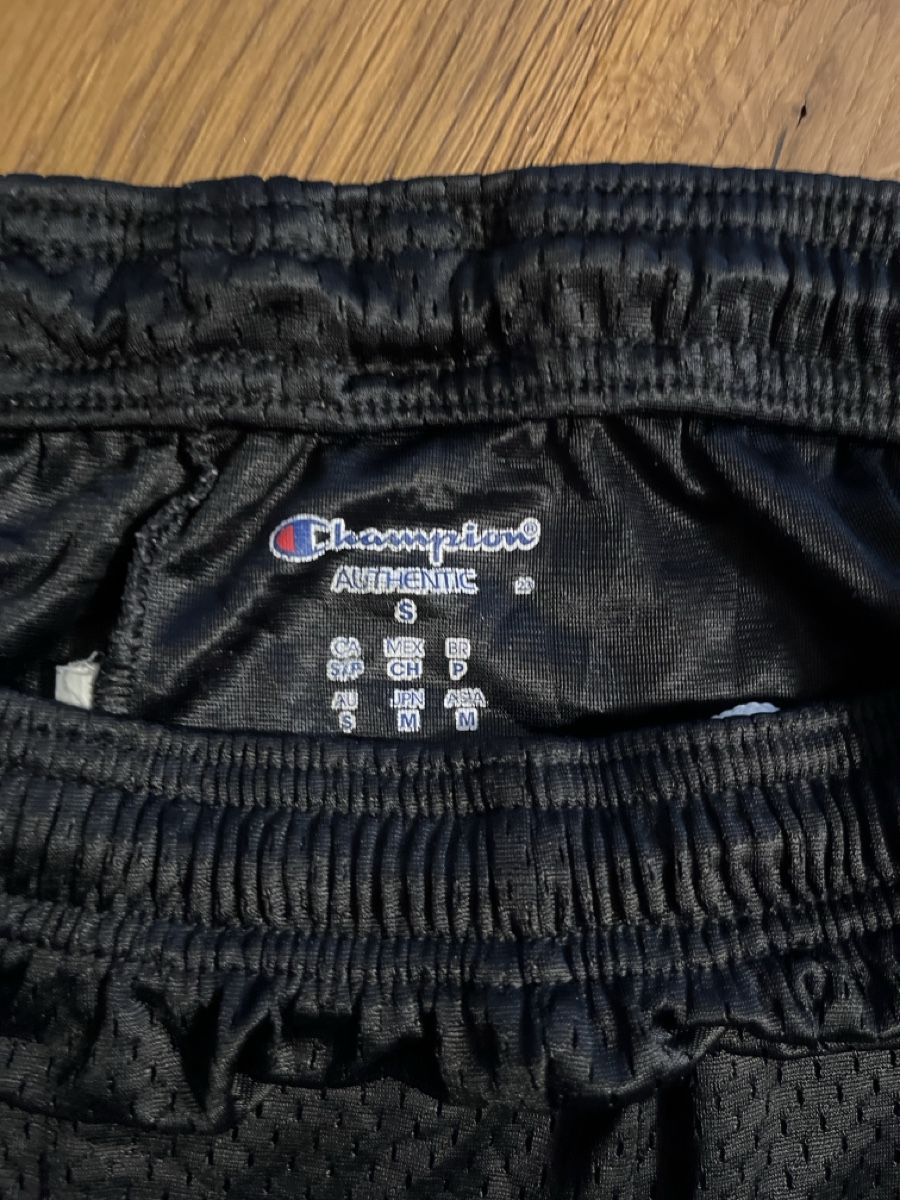 Champion Pantaloni: Champion Shorts, Schwarz, Grösse S – Usato da Burgdorf venduto da Rico340 2