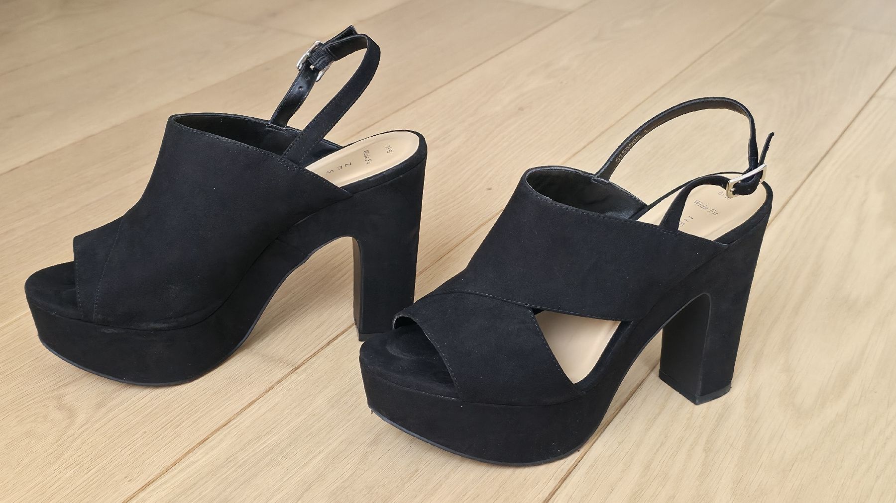 New Look Scarpe da donna: Schwarze Plateau-Sandalen mit Absatz – Usato da Lengnau AG venduto da SBOA_ 1