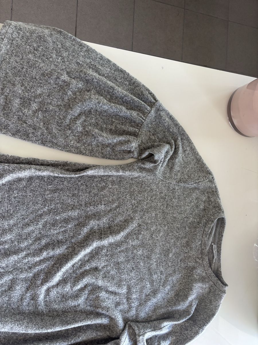 Pulls & Sweat-shirts: Pullover grey size M bell sleeves used – D'occasion à Zürich par mat_58mf 4