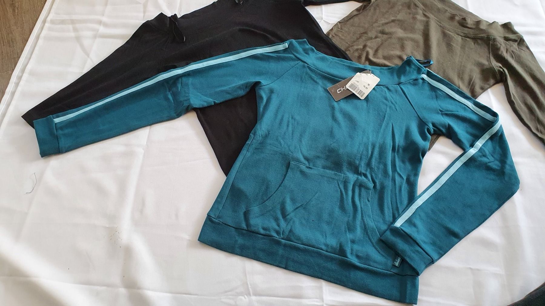 Kleiderpakete: 4 Schöne Shirts in Grösse M – Gebraucht aus Niederbuchsiten von klengyel 3