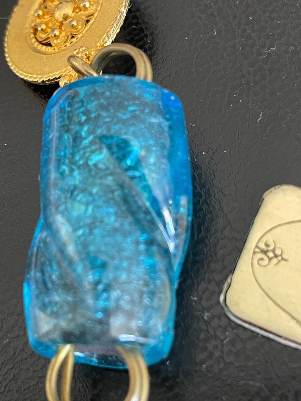 Catenine: Blaue Glas-Kette mit Golddetails – Usato da Schwerzenbach venduto da Tamama 2
