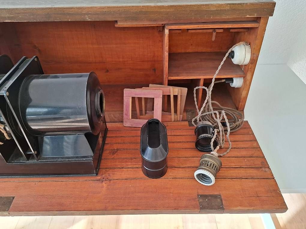 Home Cinema: Laterna Magica von 1907 – Usato da Oberhofen am Thunersee venduto da zwergliseekuh 1
