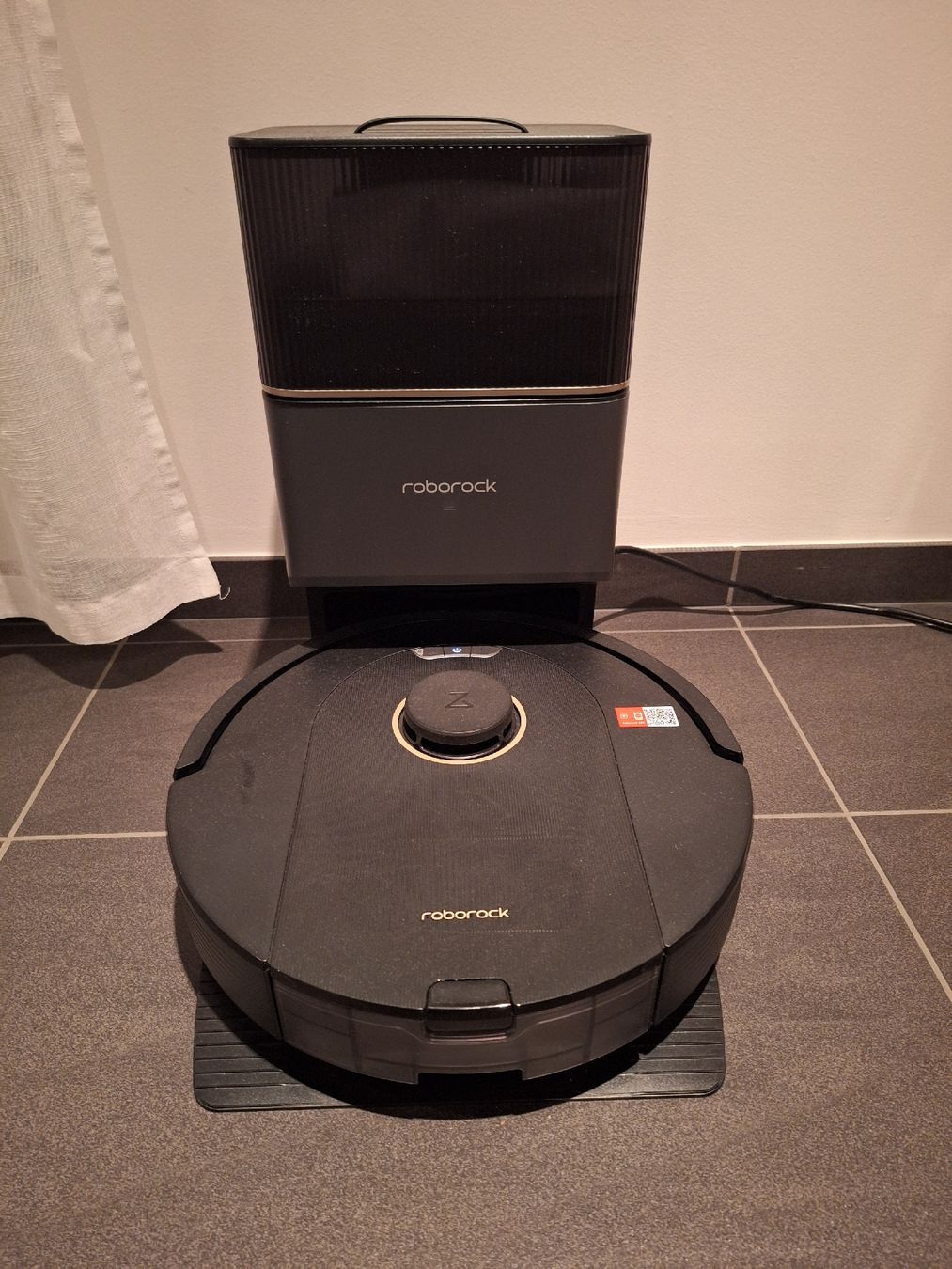 Roborock Aspirapolveri & Accessori: Saugroboter Roborock Q5 Pro mit Absaugstation schwarz  – Usato da Rorschacherberg venduto da St_D_23 1