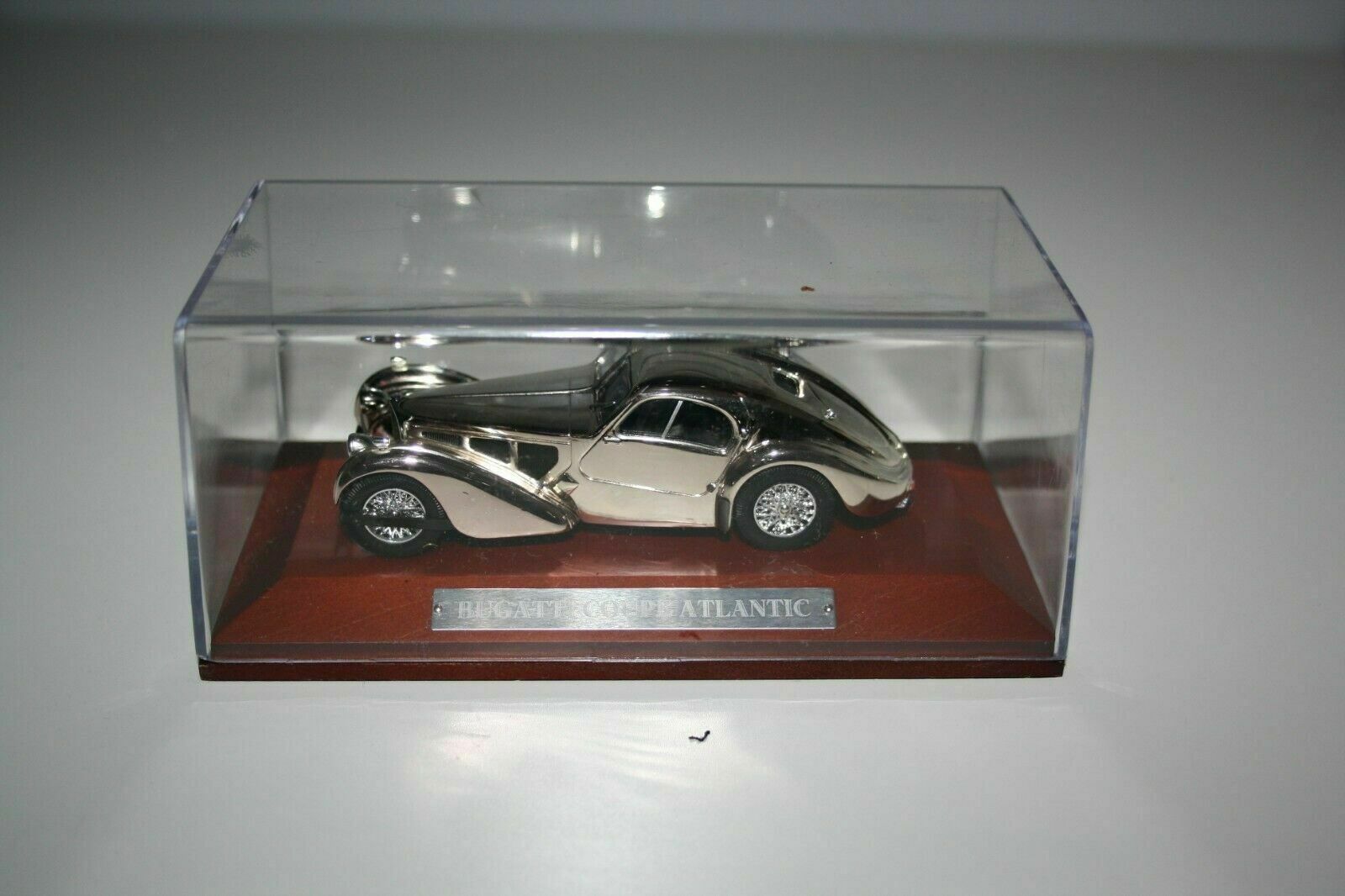 Bugatti Modellautos: Bugatti Coupe Atlantic 1-43 Silver Cars – Neu (gemäss Beschreibung) aus Kerzers von tisyayasuBE