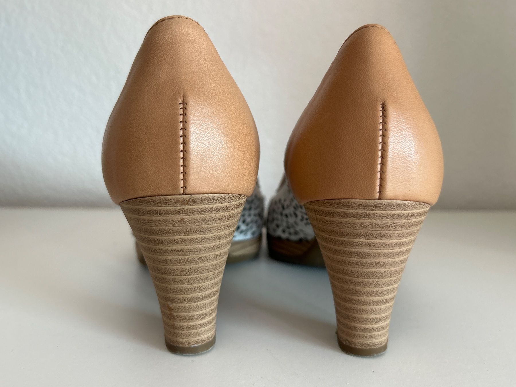 Gabor Scarpe da donna: Gabor Pumps weiss/braun echtes Leder Grösse 4 1/2 – Usato da Brunnen venduto da Nala2929 6