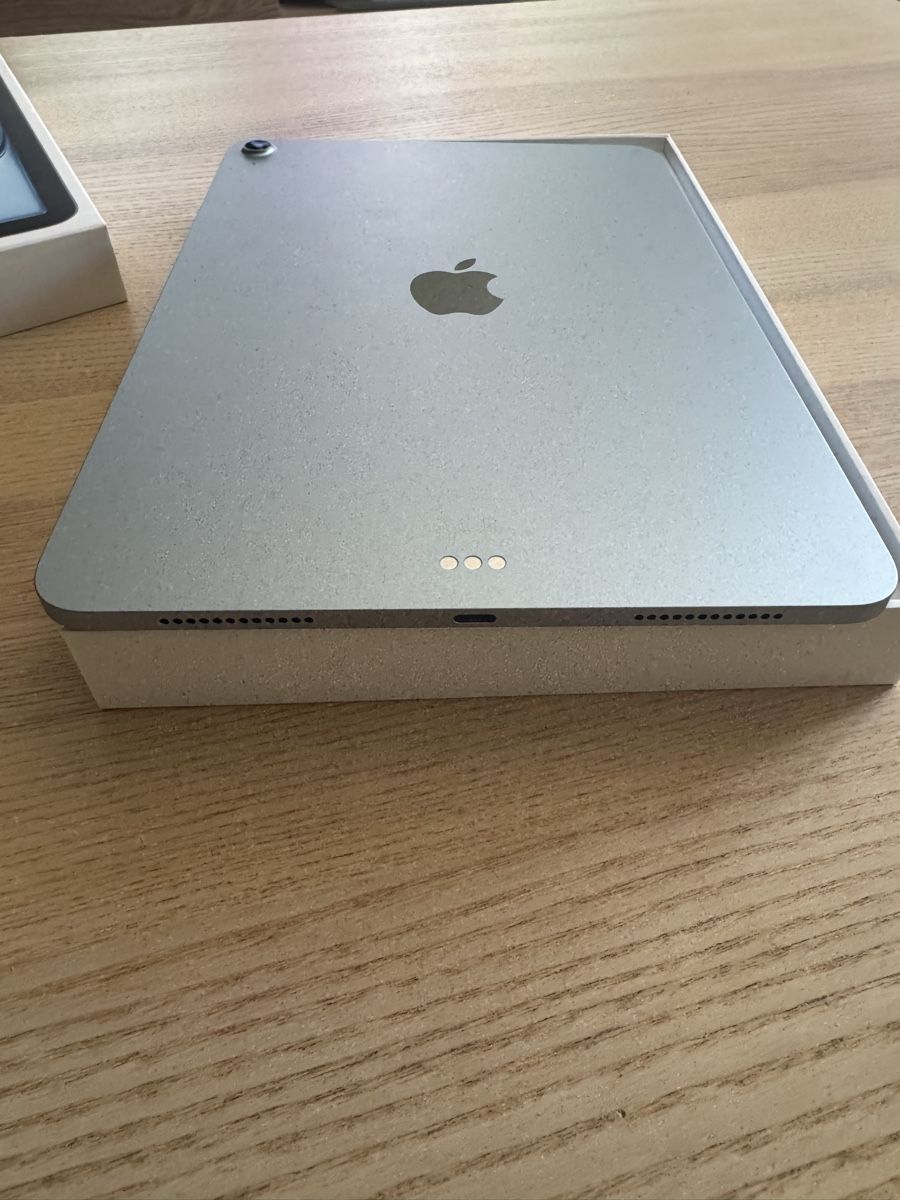 Apple Tablet PC: iPad 2025 11’ M3 Bleu – Gebraucht aus Les Reussilles von zha_8z2d 2