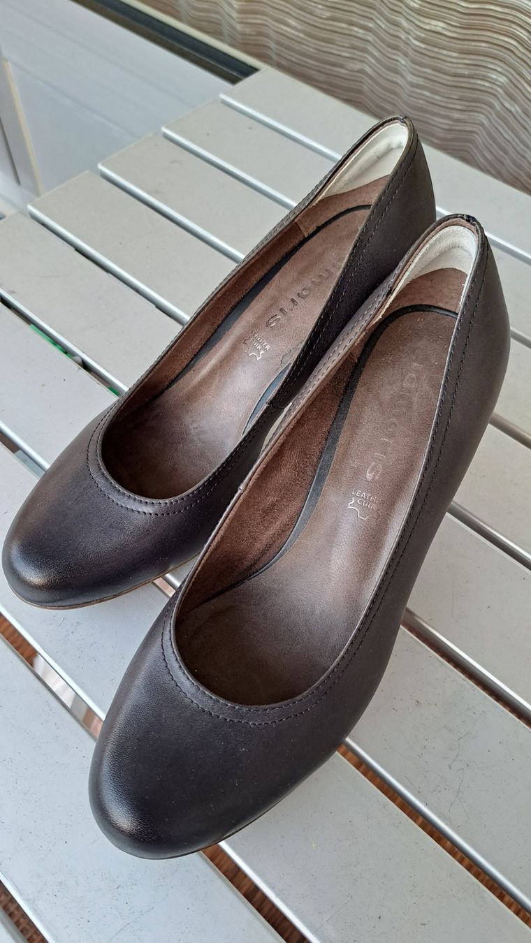 Tamaris Damenschuhe: Blaue Tamaris-Pumps, Gr. 38, Echtleder – Gebraucht aus Schliern b. Köniz von Potpourri 1