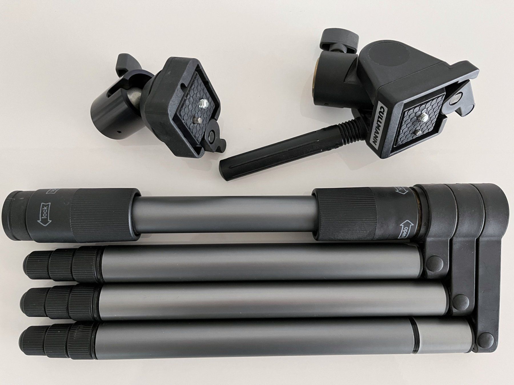 Treppiedi & Teste: Cullmann Magic 2, Stativ + 2 Stativköpfe mit Schnellkupplung – Usato da Gerlafingen venduto da suwuscha