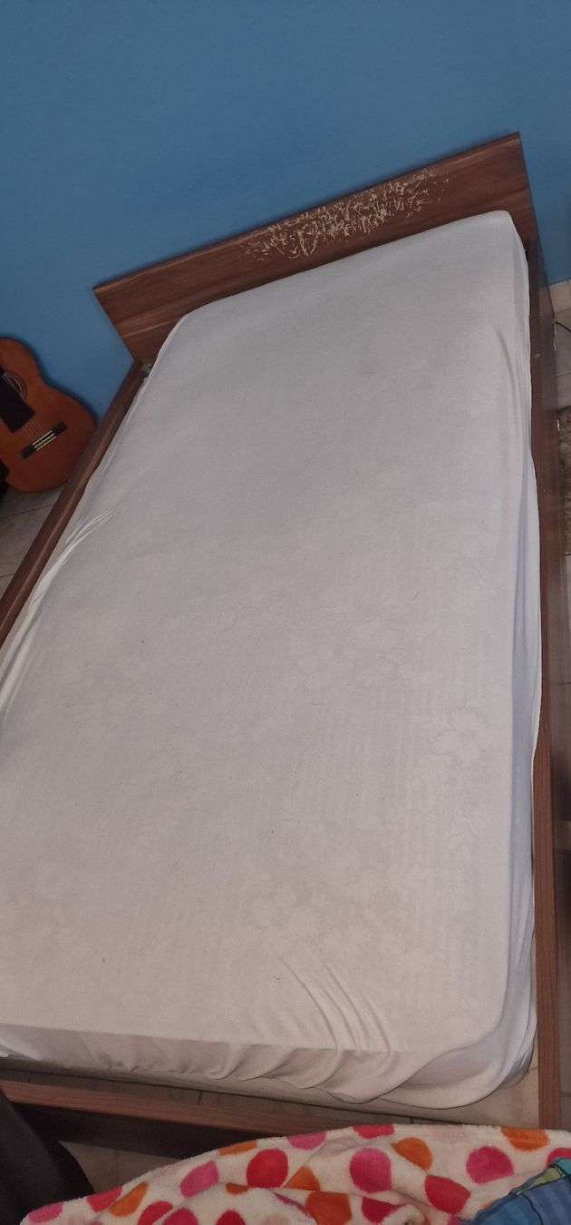 Letti: Single Wooden Bed Frame - Great Condition . – Usato da fislisbach venduto da Rukhsana 1