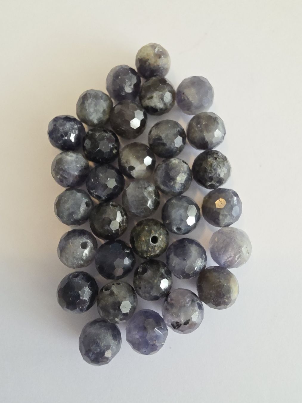 Minerali & Pietre curative: Iolith facettiert ca. 6mm. Perlen 31 Stück lose – Nuovo e nell'imballaggio originale da Menziken venduto da Mirager 1