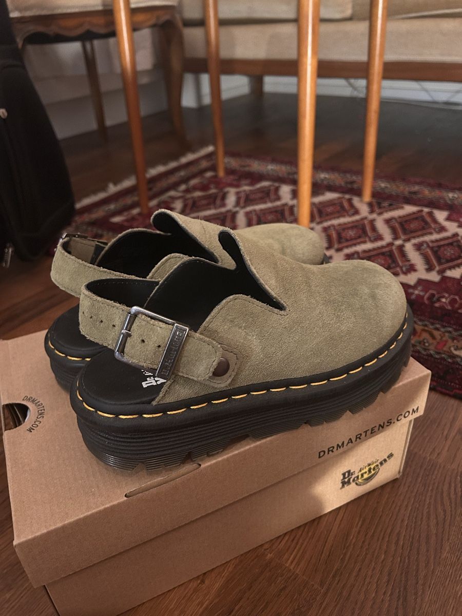 Dr. Martens Damenschuhe: Dr Martens green suede Clogs EU38 – Neu (gemäss Beschreibung) aus Zürich von AriadneK 1