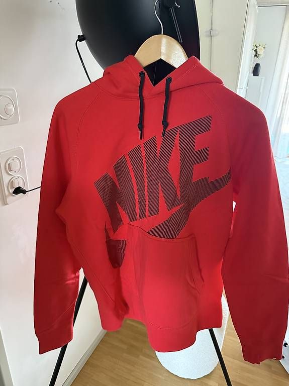 Maglioni & Felpe: Nike Pullover – Usato da Schlieren venduto da pde_l8td 2