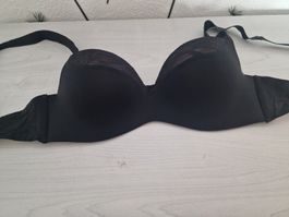 Triumph Schwarzer BH mit Spitze, Grösse 75 C- Neuwertig!