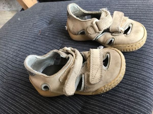 Schuhe für Mädchen: Mädchen Sandaletten Zara 19 – Gebraucht aus Bergdietikon von antovale