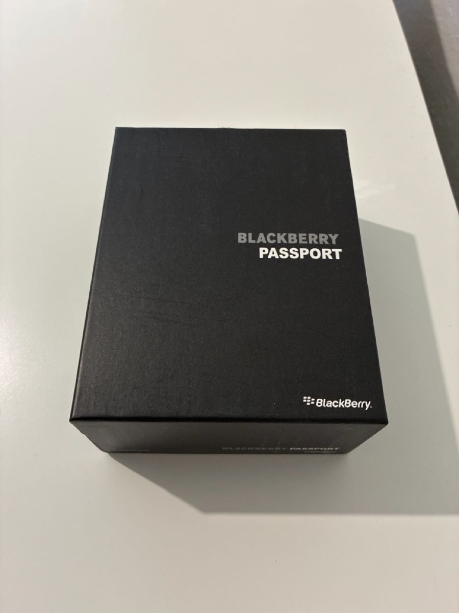 Blackberry Telefoni cellulari / Smartphones: Blackberry Passport red keyboard  – Nuovo (secondo la descrizione) da Genève venduto da cve_5w2h 1