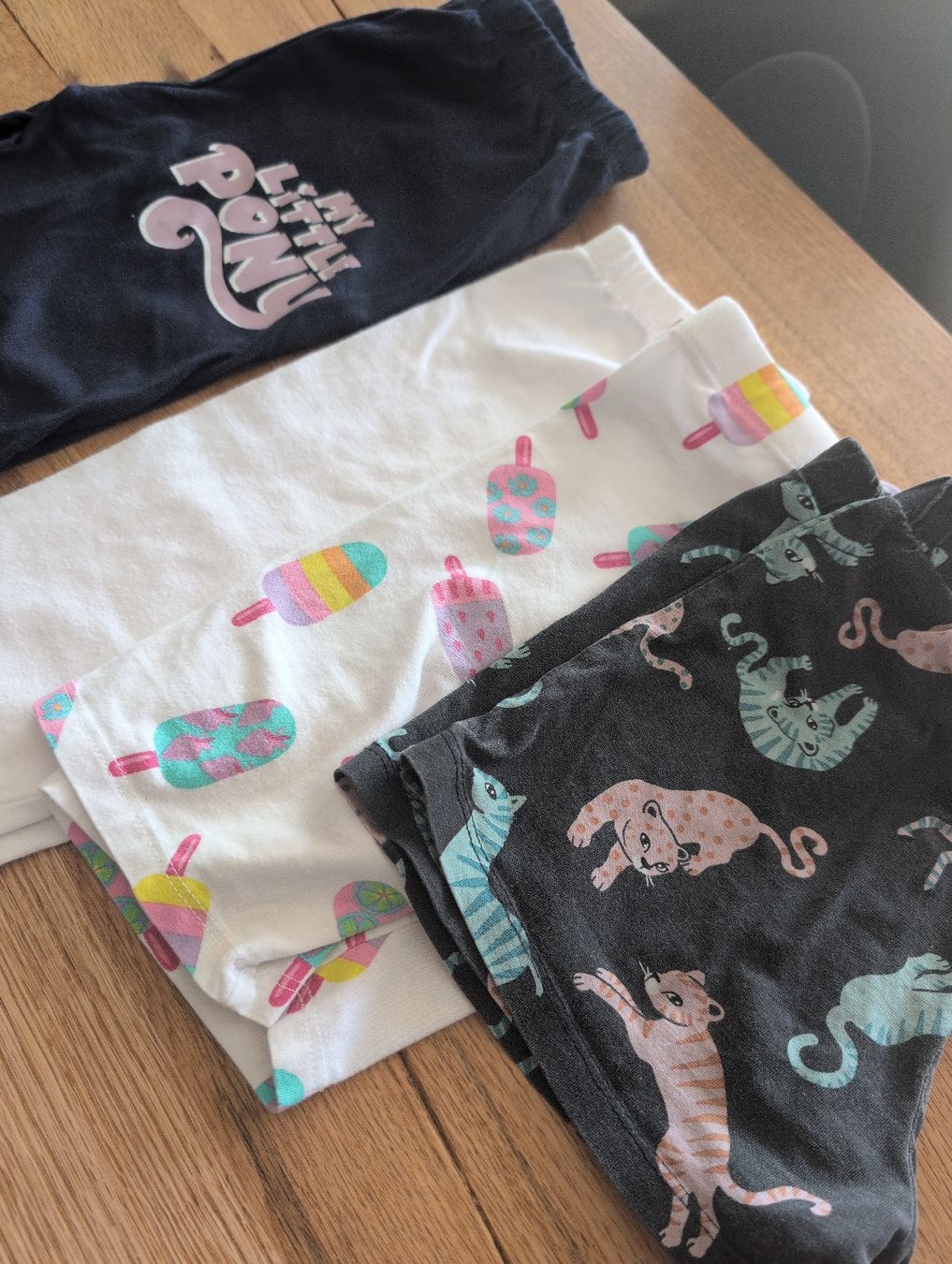 Ensembles coordonnés: Mädchen Kleiderpaket Grösse 110/116 – D'occasion à Kaisten par Graeffhome 2