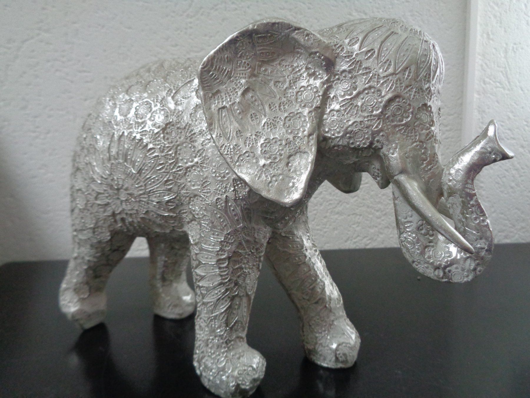 Sculture & Statue: Stehender Elefant (26 cm) – Nuovo e nell'imballaggio originale da Langenbruck venduto da Gumsi