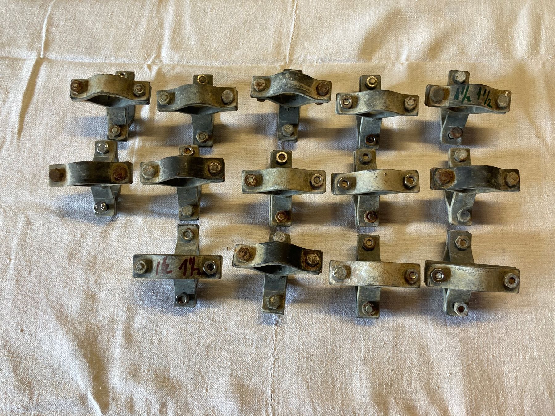 Altro in Accessori per animali: 1 lot de 14 piéces cornadis pour étable – Usato da Bourrignon venduto da filledemai