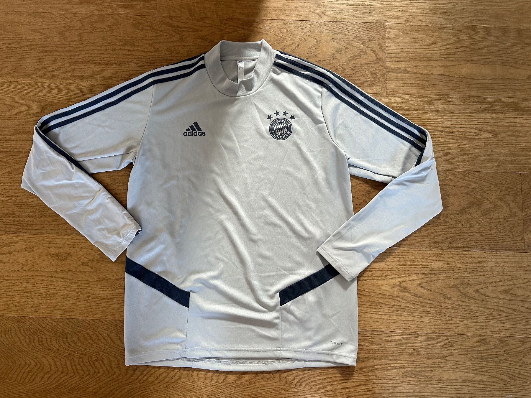 Adidas Pullover & Sweatshirts: FC Bayern München Trainingspullover / Sweatshirt Adidas – Gebraucht aus Basel von Oloir
