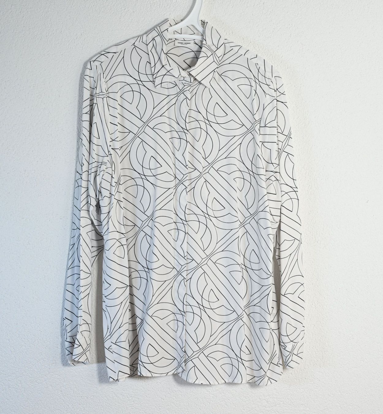 Gerry Weber Chemisiers: Gerry Weber Bluse weiss schwarz gemustert, 42 – D'occasion à Dürnten par pema28 2