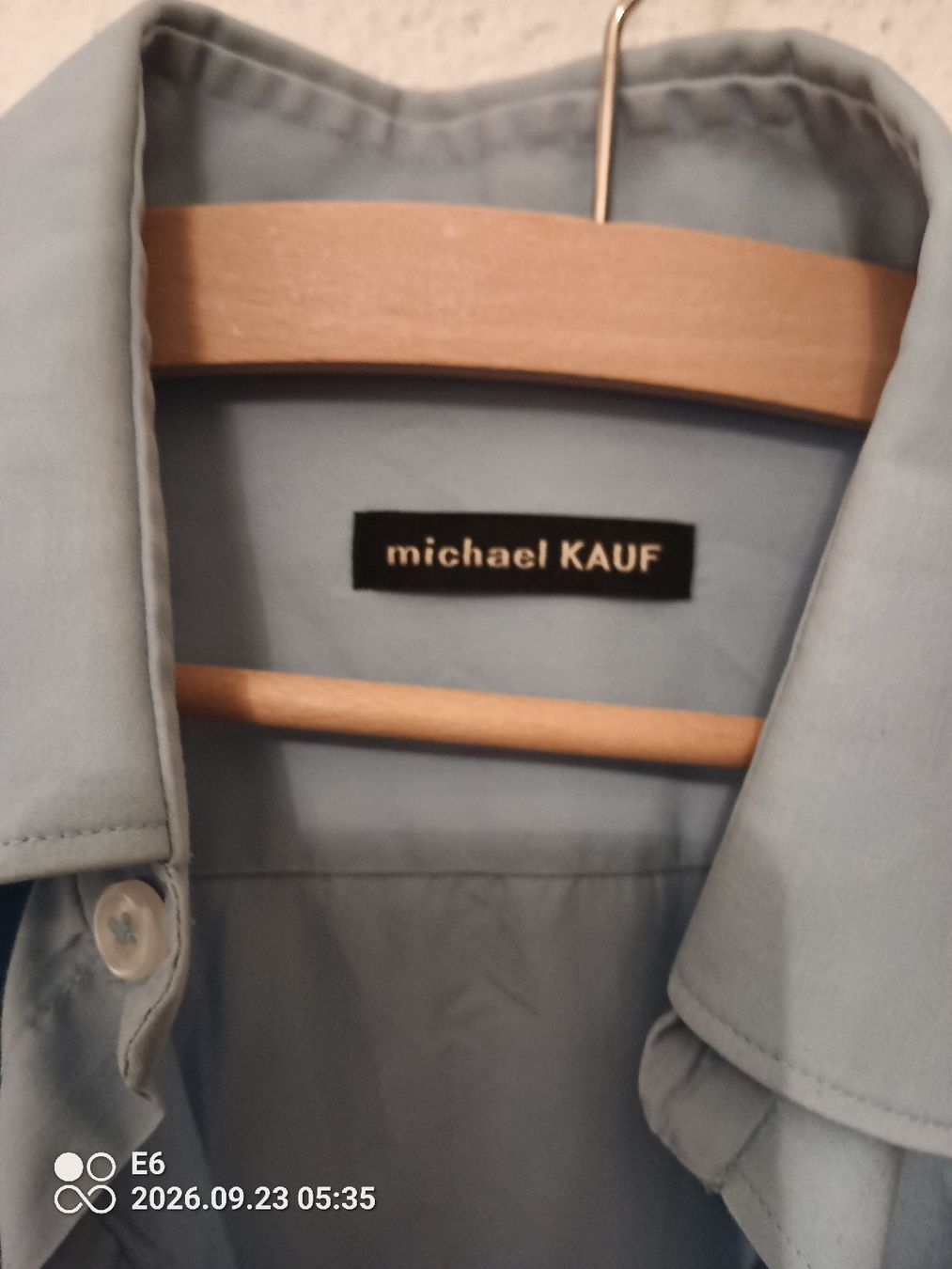 Hemden: Hellblaues Hemd  Marke: Michael Kauf – Gebraucht aus Zürich von Mitzi6 2