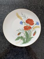 Porzellanteller mit Blumenmotiv und Goldrand