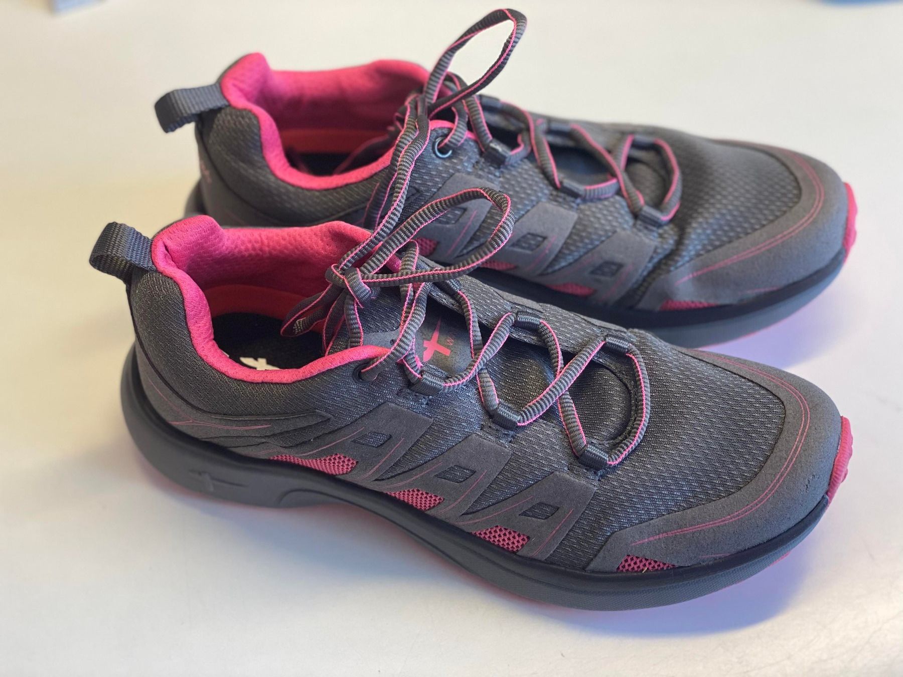 Tamaris Damenschuhe: Trekkingschuhe Tamaris - Grösse 37 - W-0386 – Neu (gemäss Beschreibung) aus Eschenbach SG von Sums