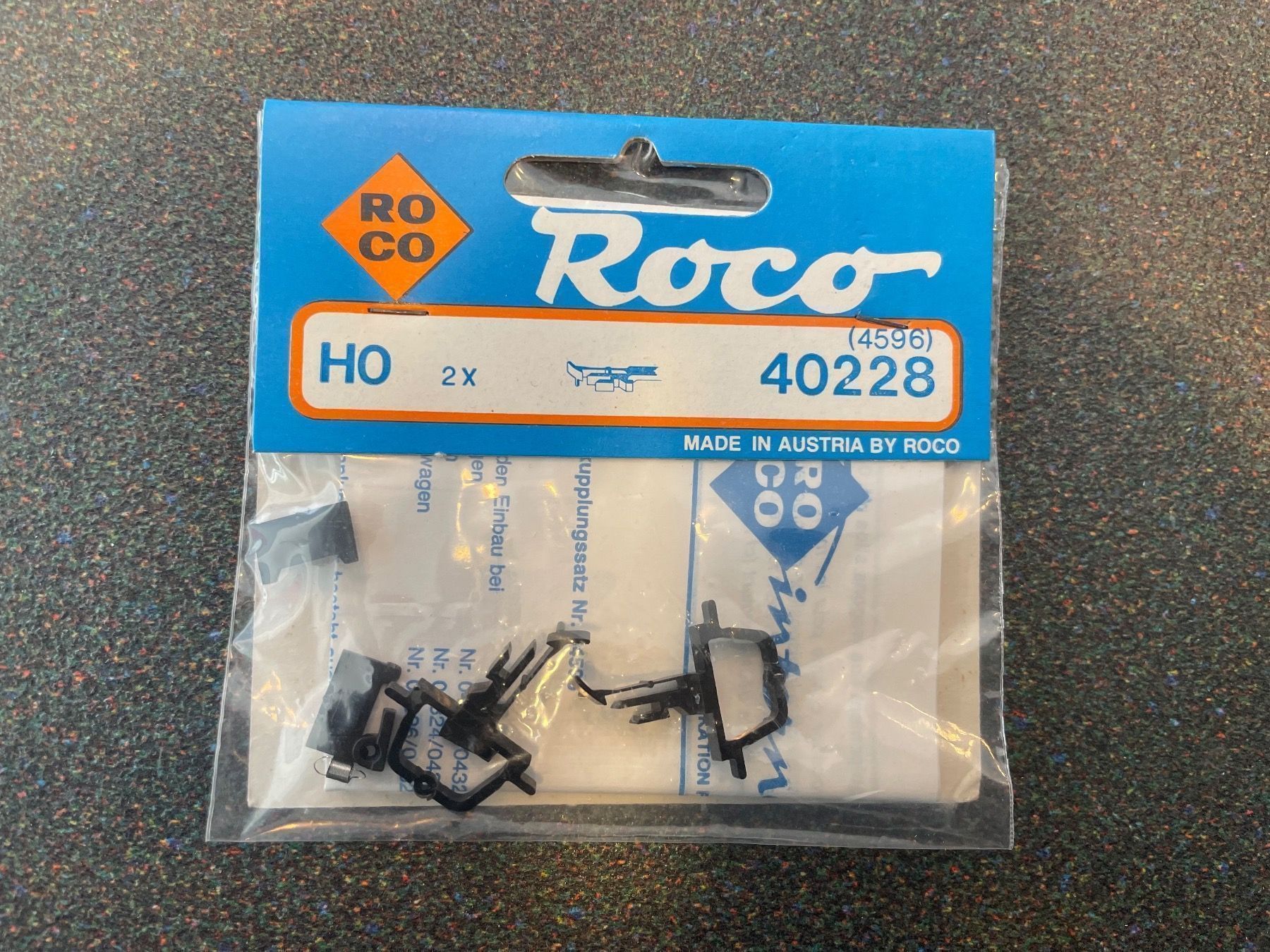 Roco Modellini di ferrovie: Roco HO 40228 Kupplung 2x – Nuovo e nell'imballaggio originale da Chiasso venduto da Carrara-Modellismo