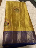 Goldener Seidensari mit Blumenmuster – Festlich & Schön! (57