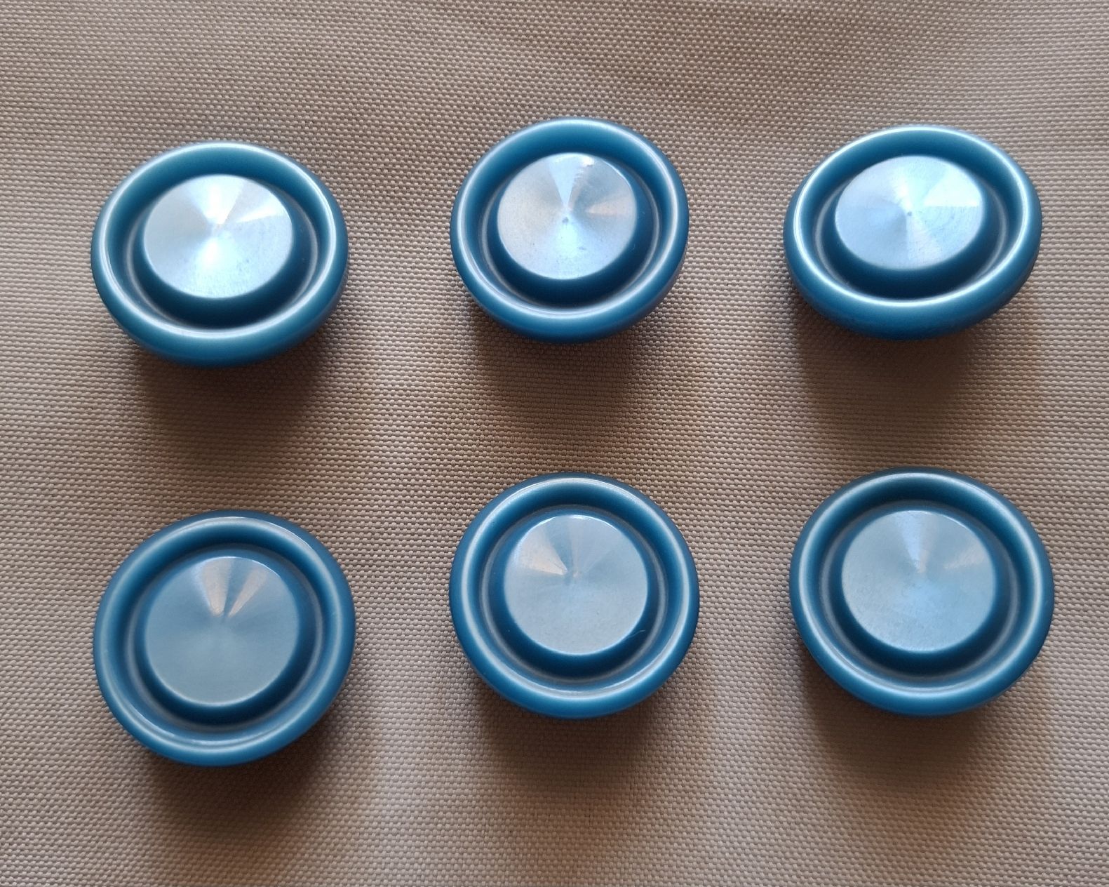 Bottoni: 6 Stück blaue Knöpfe, 23 mm. – Usato da Dietikon venduto da Hirschkopf