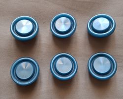 6 Stück blaue Knöpfe, 23 mm.