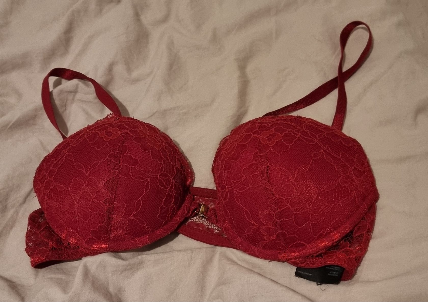 H&M Altra biancheria intima: Roter Spitzen BH Super Push up Gr. 80A – Usato da Altstätten SG venduto da melii._.98
