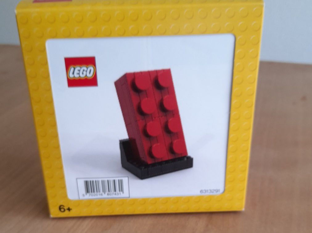 Lego Kit di costruzioni: LEGO roter Stein mit Displaystaender – Usato da Oftringen venduto da Kasimir2007