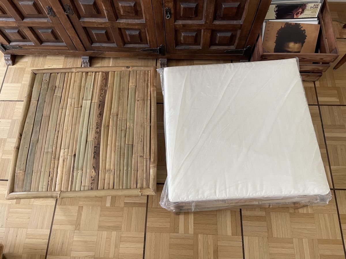 Set di tavolo e panche: Bambusmöbel – Nuovo e nell'imballaggio originale da Winterthur venduto da MurielFrei 1